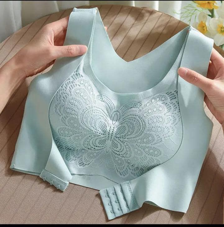 Butterfly Lace Front-Closure Wireless Lift Bra
